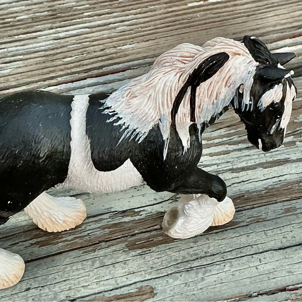 Black and White Horse Figurine - Picture 5 of 5